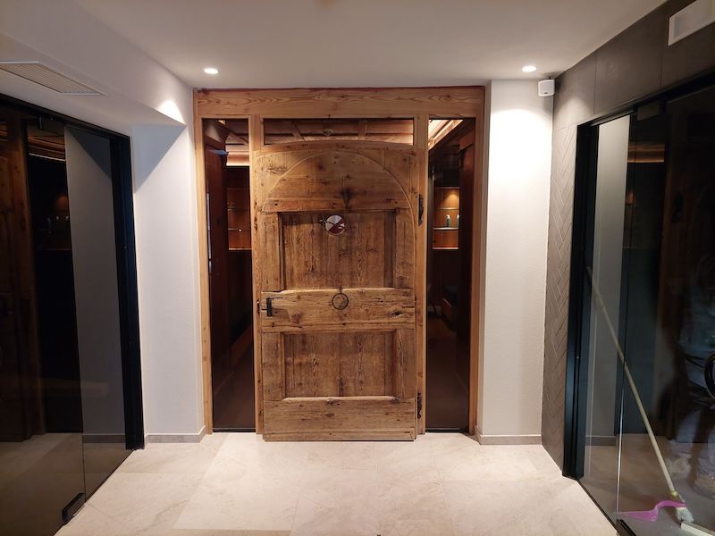 SPA Bereich Holztür